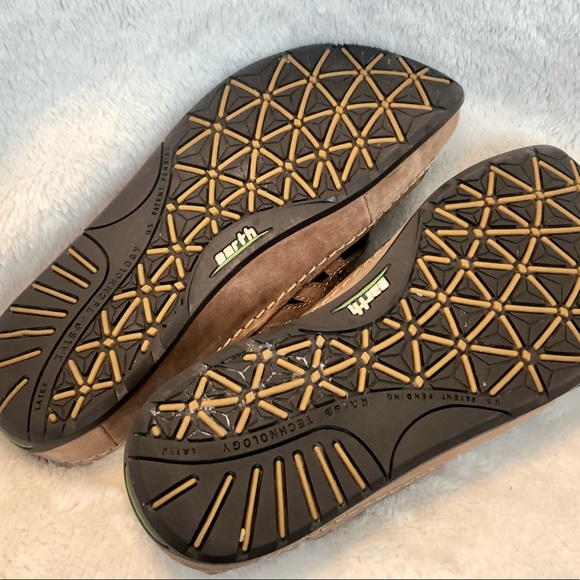 Earth Freesia Leather Embellished Thong Sandal Sz7 - Picture 8 of 9